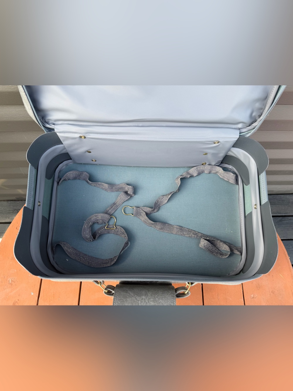 Holiday Suit Case with lock & key! - Vintage - Picture 9 of 16